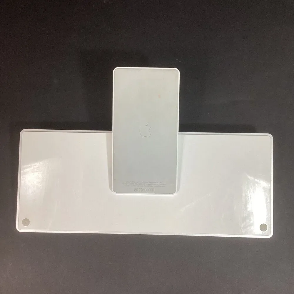 Apple Keyboard - Tablet Dock - Wired Or Wireless - White & Silver - A1359